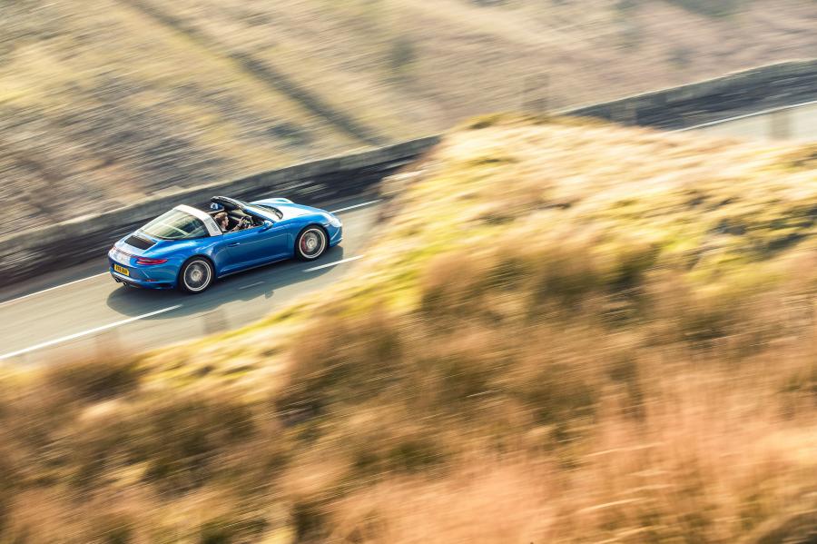  Porsche 911 Targa 4S 2016 года  (UK) (фото 22 из 40)